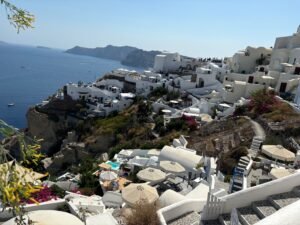 Hotels in Oia vs Fira